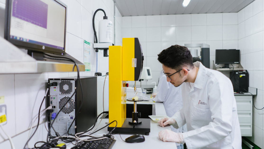 student using a food analysis device