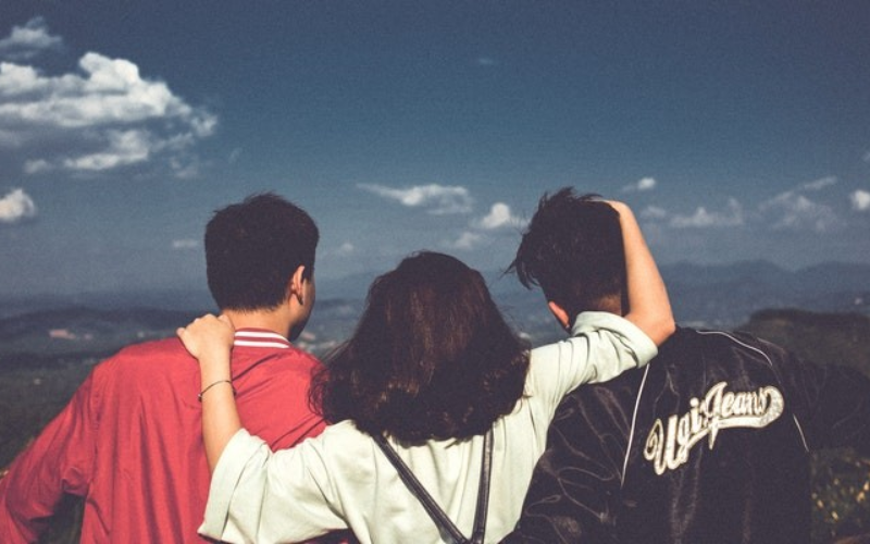 3 Friend looking at a view