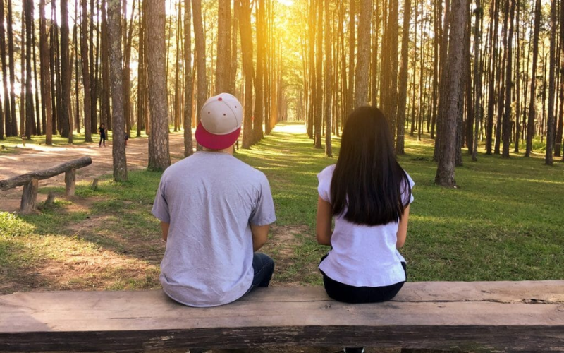 2 people looking at trees