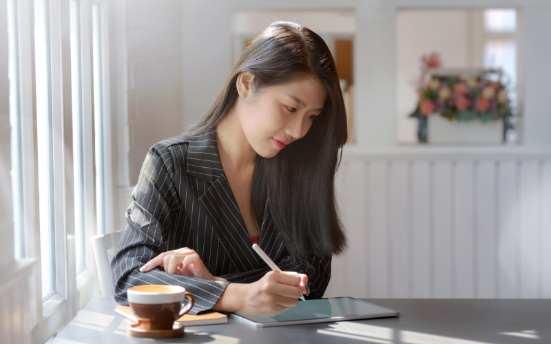 Woman writing on a tablet