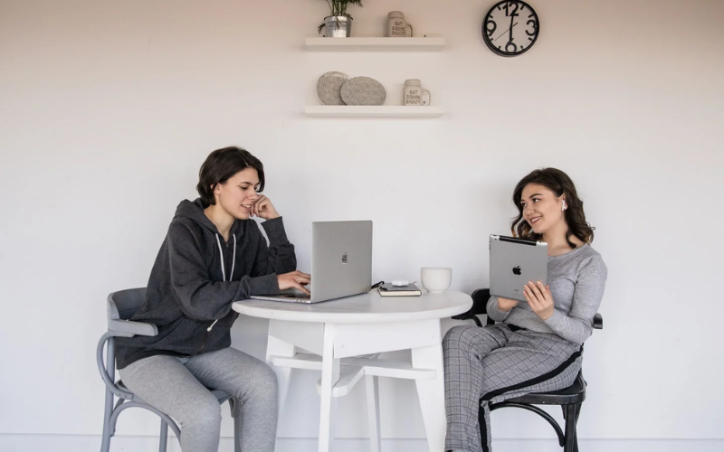 2 girls are chatting