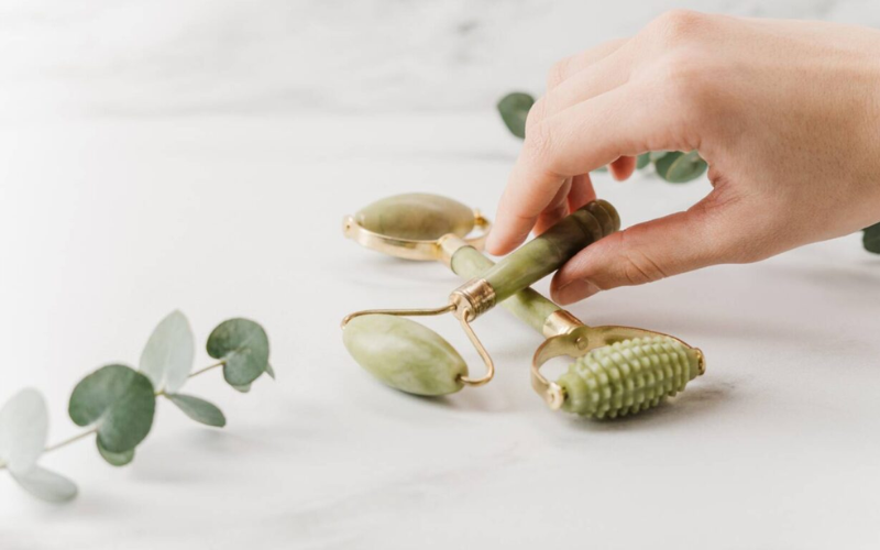 hand holding a roller