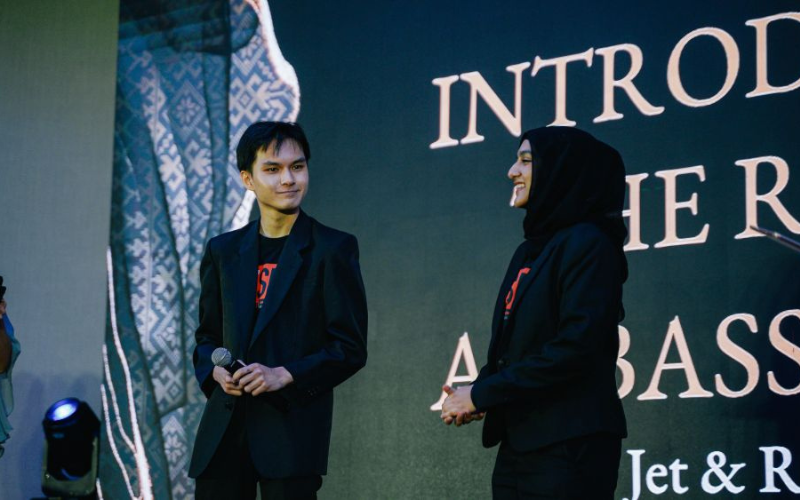 2 risers ambassadors on stage