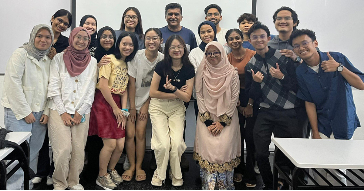 Wardina and her campus friends and lecturer