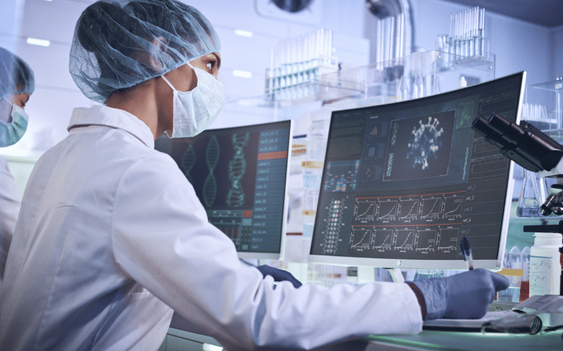 Lab lady analysing genomic data