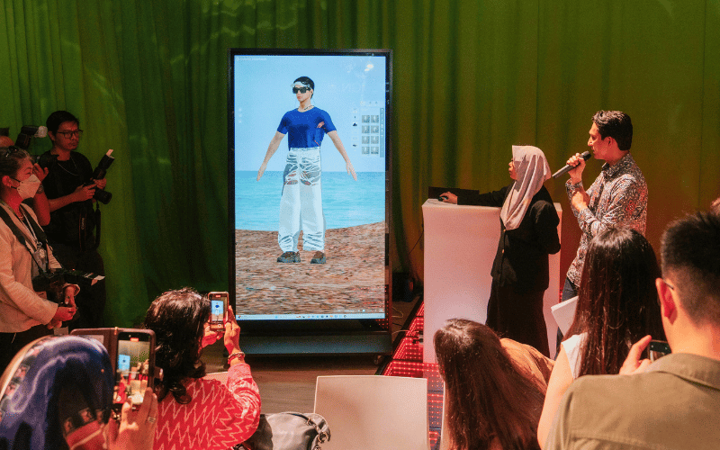 Demonstration of XR learning in front of the press