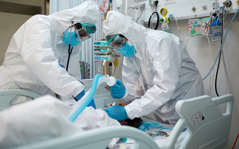 Hospital COVID Healthcare workers during an intubation procedure to a COVID patient
