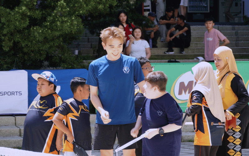 Perry Kuan joins PWS kids for a friendly pickleball game