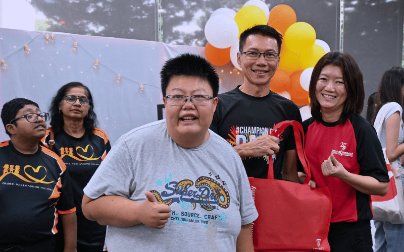 Ms Jenny Heng, DICM PD, presenting token of appreciation to Lantz Yap and his son, Ken