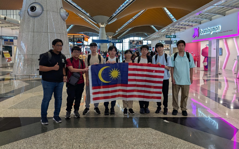 Avan with his teammates at KLIA