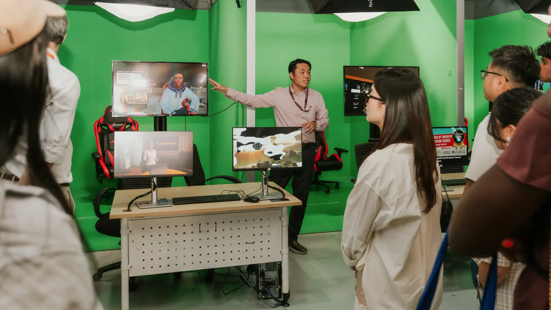 Diploma in Information Technology student learns about virtual reality