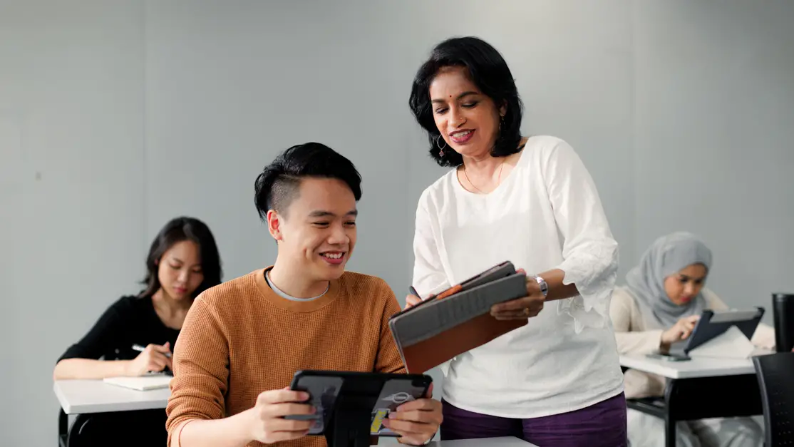Lecturer guiding one on one with a student