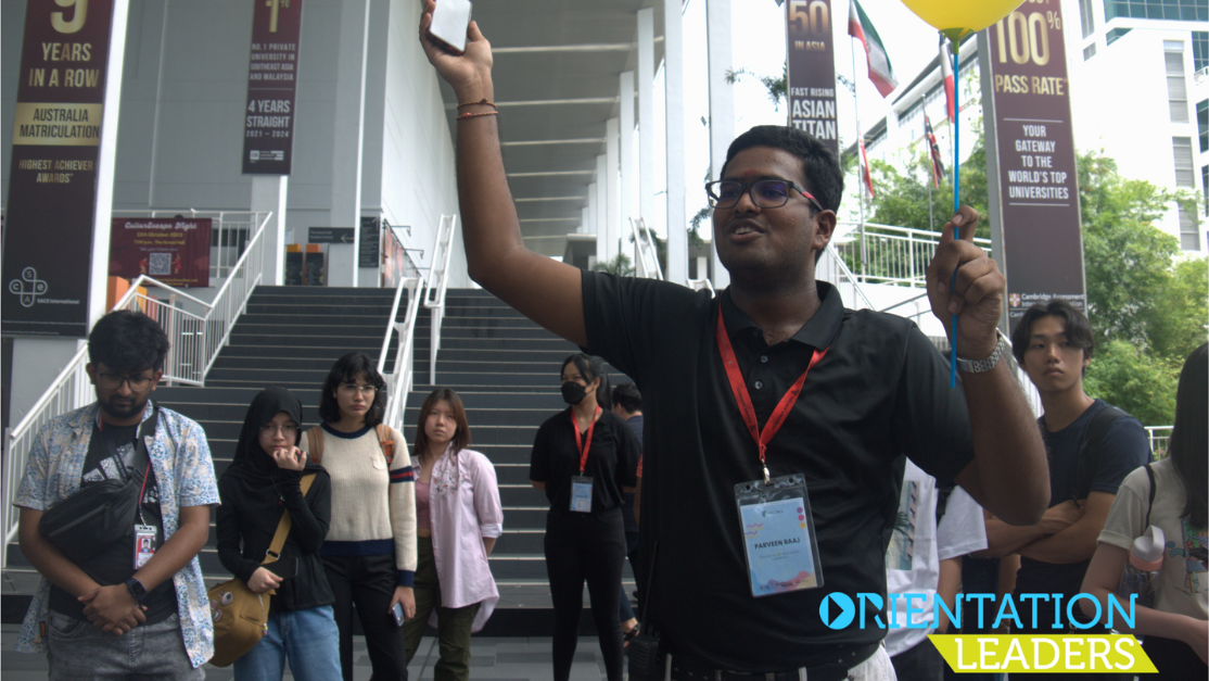 a student leader guiding freshies