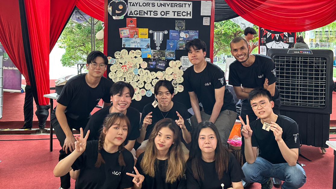 photo of agents of tech students during a clubs and societies festival