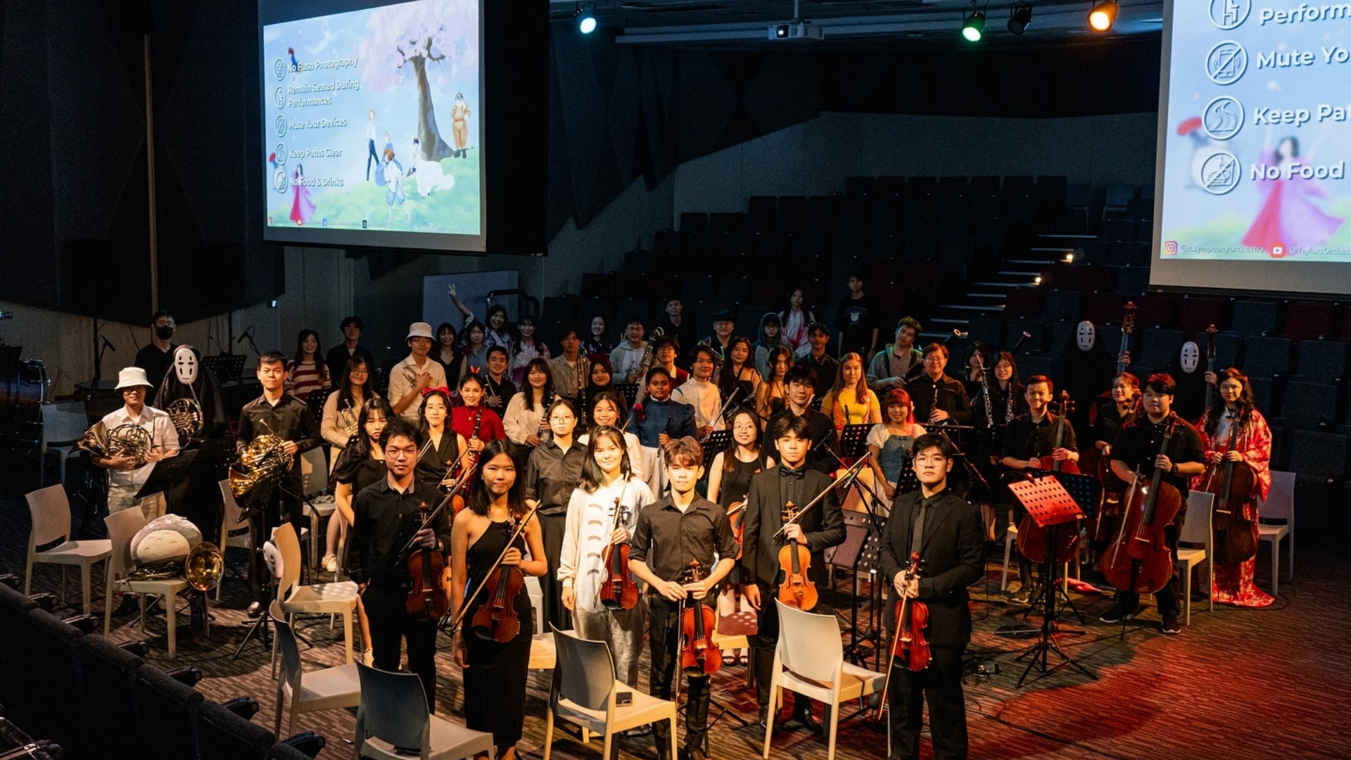 closing ceremony of a symphony orchestra festival