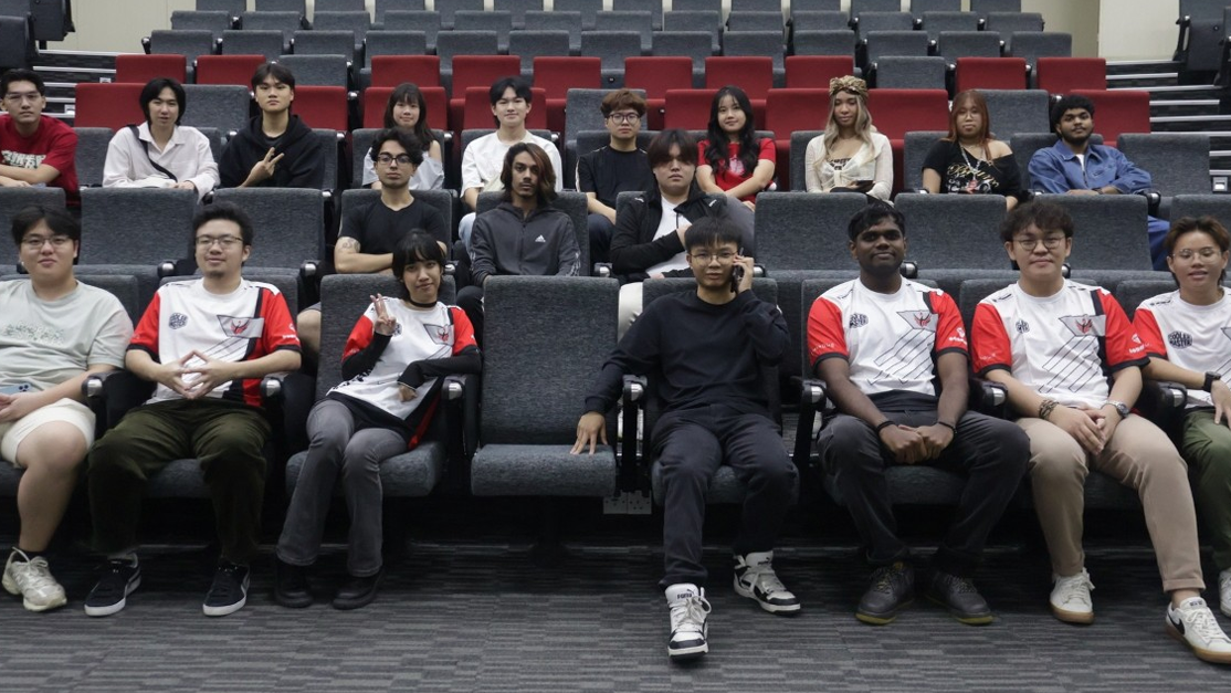 students playing esports at the lecture theatre