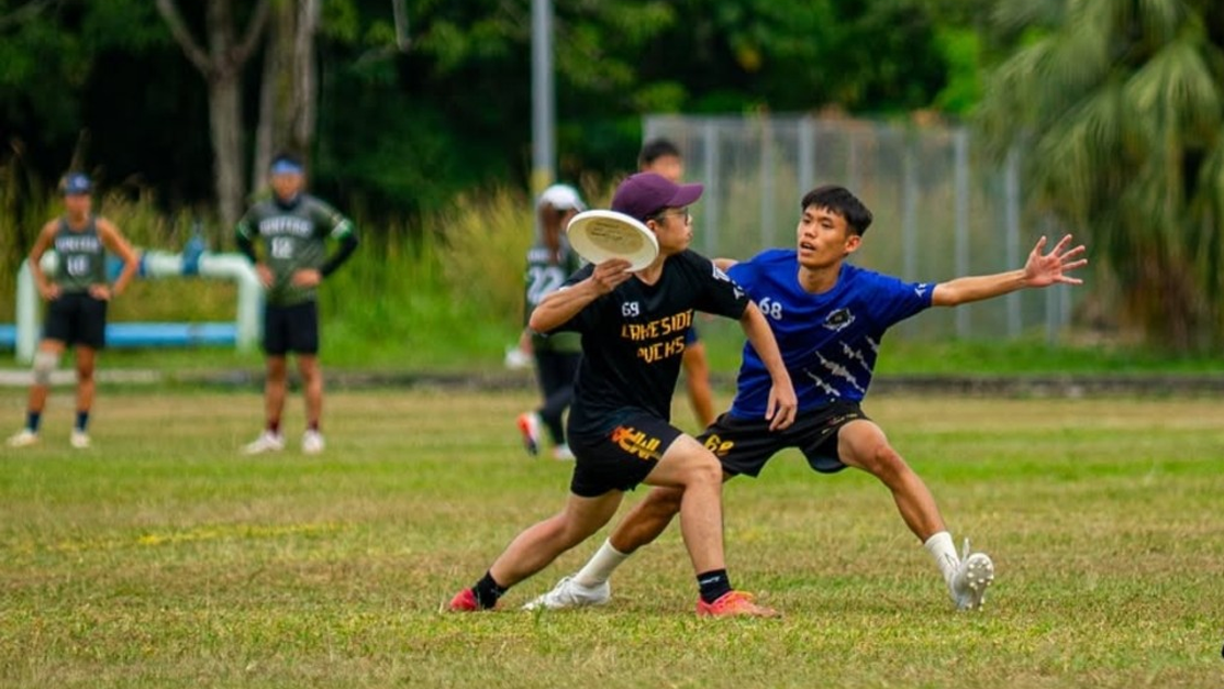 frisbee club students during a match 