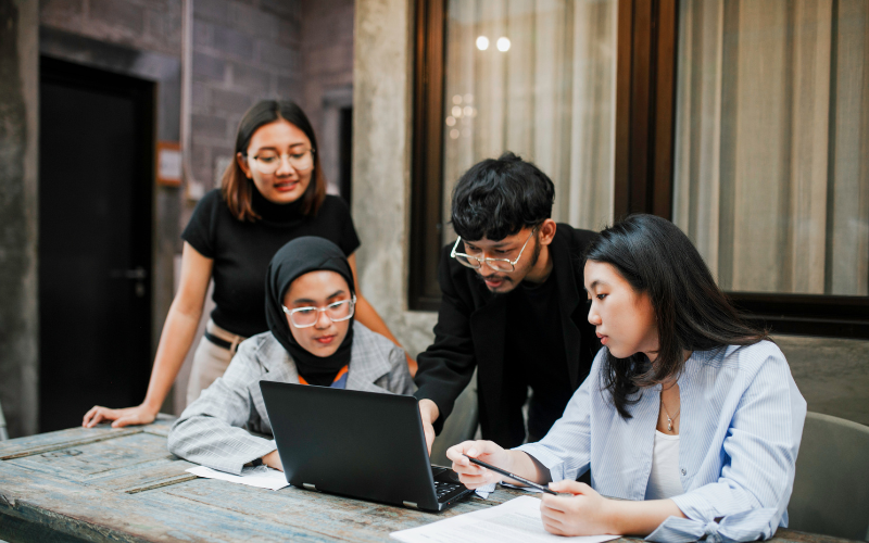 Students having an assignment meeting